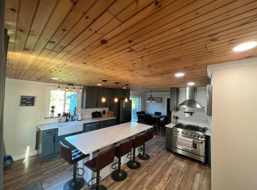 3,000 Sq Ft Historic Colonial Minutes from Okemo with Direct VAST Trail Access