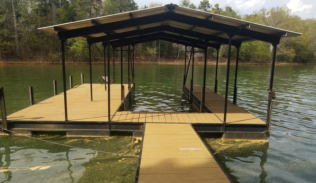 3-074 Songbird/Sleeps 6/Private Covered Dock/WiFi/Pets Welcome Lakefront