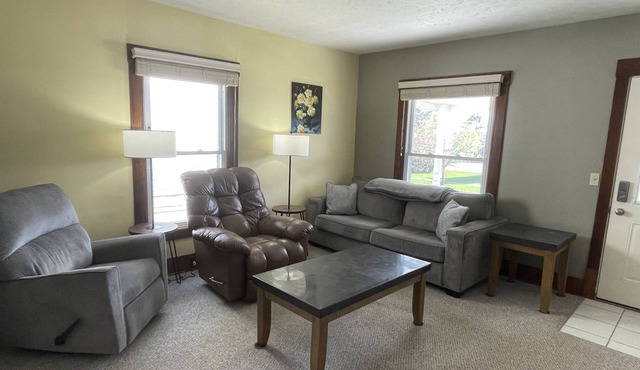 3/1 Clean and Comfortable Home in Historic Bedford