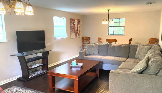 3/1 + Office/Lg Yard, Short Term Leases