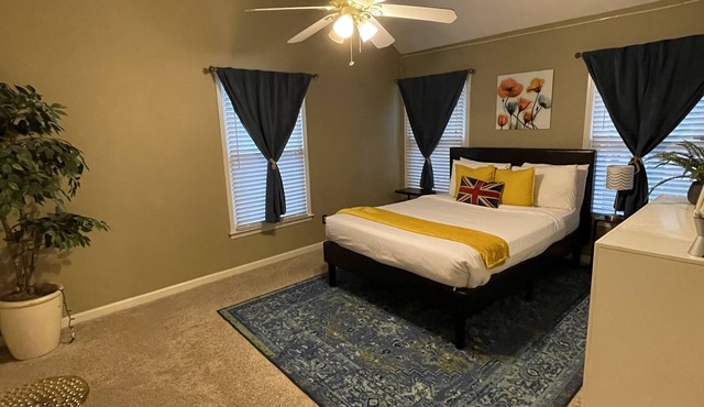 3 - 2.5 home Modern Delight fully equipped kit., fast Wi-Fi, all rooms upstrs