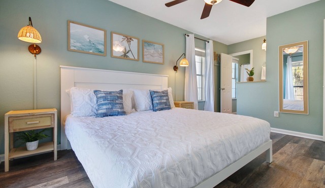 ☀️ 3/2 beach home🏖️5 min walk 2 beach🐕Dogs OK🚙Parking🏍️Garage 4 motorbike