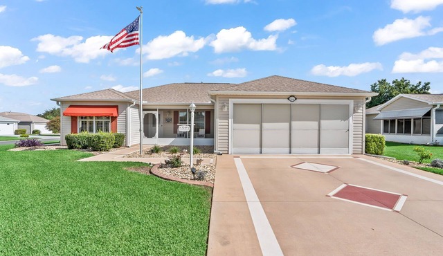3/2 Corner Lot with Golfcart in the Village of Summerhill