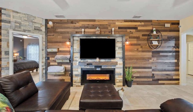 3/2 Family + Pet Friendly home + Washer/Dryer