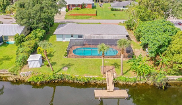 3/2 HEATED POOL HOME ON DEEP WATER CANAL
