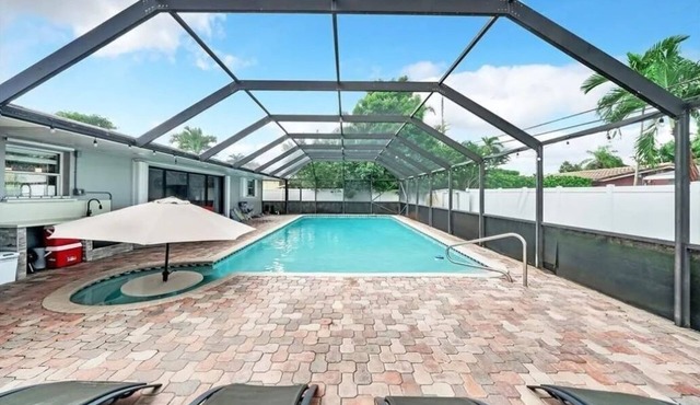 3/2 home, Saltwater Heated Pool/5-min to bch/Pet