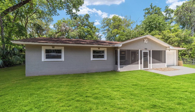 3/2 NEWLY REMODELED HOME IN CRYSTAL RIVER! Bring your boat and RV/Camper!