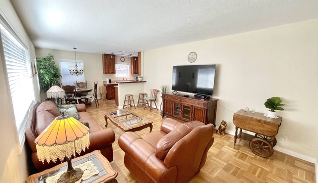 3+2 Northridge private home, close to everything LA has to offer