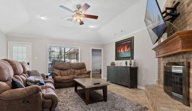 3/2 Oasis in a Beautifully Lush Neighborhood!