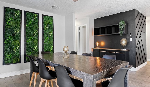 3/2 plus bonus room W/heated pool & jacuzzi centrally located