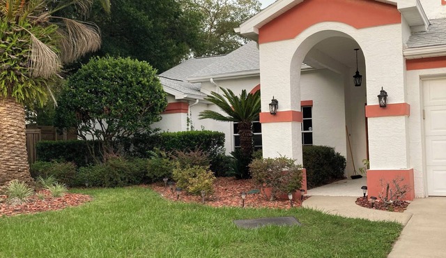 3/2 pool home in Crystal Oaks with WiFi and AC