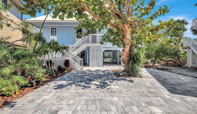 3/2, Pool, Tennis Crts, Bikes/Kayaks/SUP's, Pool/PPong Table, Steps to Beach