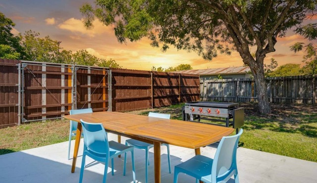 3/2, Private hot tub, fireplace, firepit