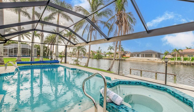 3/2 updated Gulf access canal home heated pool & Jacuzzi - Coconut Cove