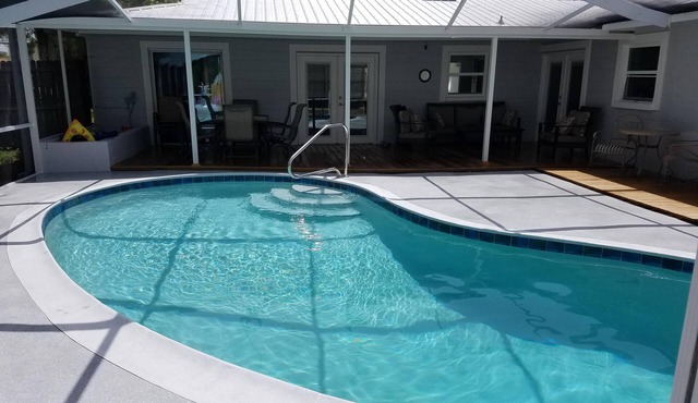 3/2 Waterfront Oasis w/Heated Pool & Tiki Bar-Kayaks-close to springs.