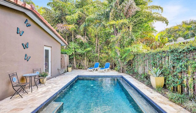 3/2 with pool, 5 min. walk to food and fun