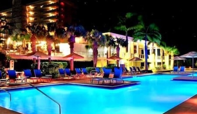 3/3 Crystal Shores Beachfront Resort, Luxury, POOL