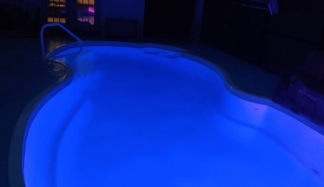 3/3 fits 15 people easily! Pool, jacuzzi, kid games and more!