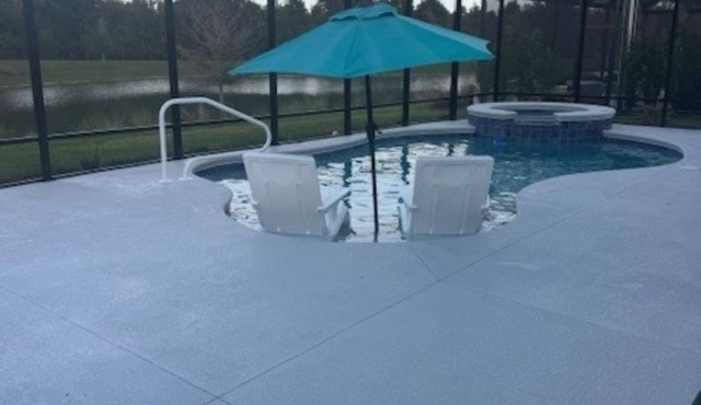 3/3 house in The Villages with pool/hot tub on pond/preserve