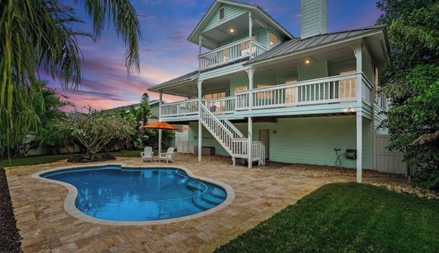 3/3 Key West Style Home-Heated Pool & Tiki Bar