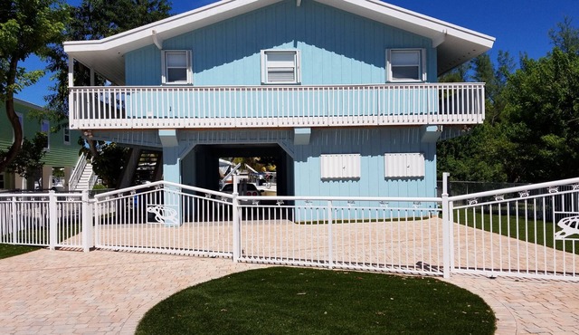 3/3 Water front Vacation Home