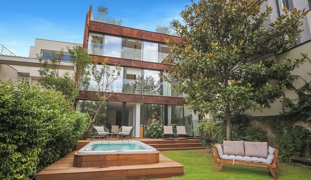3,300 sqft Architect Villa, 5-Levels very close to Paris