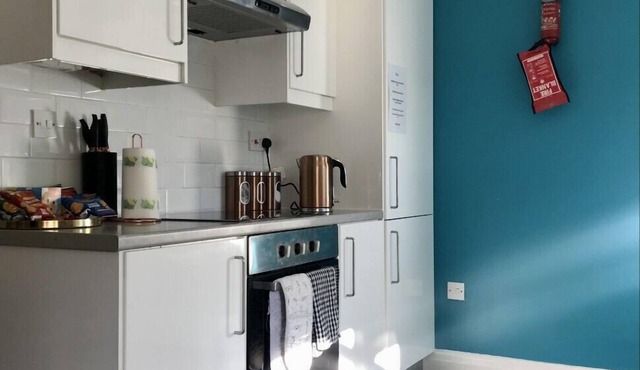 3 /4 Bed House, Free Parking, Fast Wifi & Garden