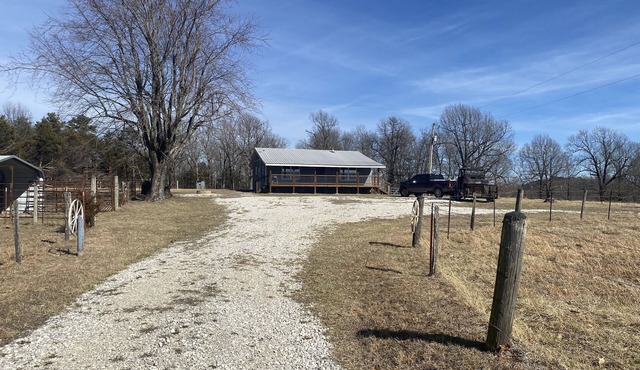 3/4 Mile from Wilderness Rider Buffalo Ranch,near Buffalo River w/RV Elec Hookup