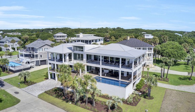 3 47th Avenue by AvantStay | Oceanfront + Private Pool + View