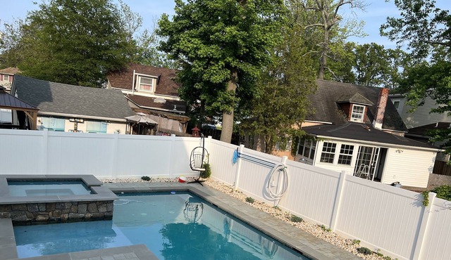 3.5 blocks to beach Heated pool and spa Great for families and kids Sleeps 15