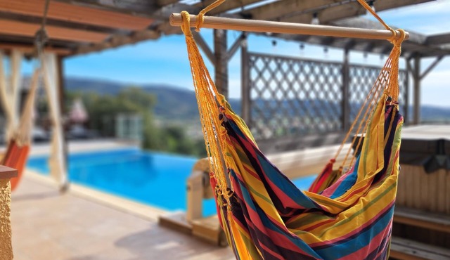 3.5km from the Med, Private Villa, heated infinity pool, Jacuzzi, Sauna.