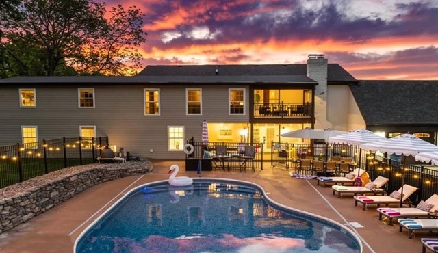 3.7 Acre Estate w/Heated Pool, 5 Kings-2 Game Rms