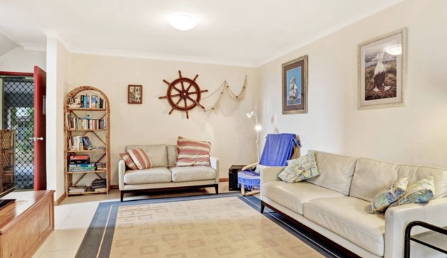 3/7 Elouera Close Hawks Nest