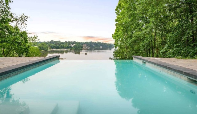 3 Acre 5BR Resort: private pool, hot tub boat dock