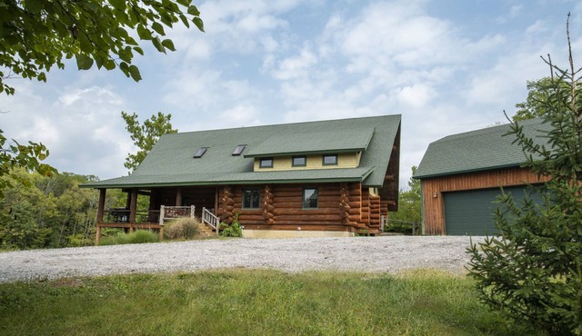 3 acre Lake, Farm Animals Petting Zoo, Horses and Horseback Riding, Room to roam