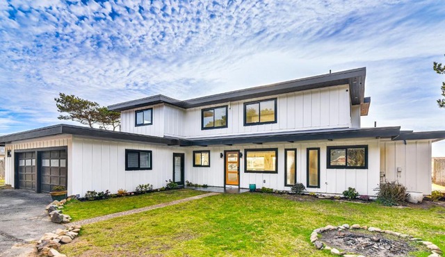 3-Acre Oceanfront Home Game Room and Fire Pit!