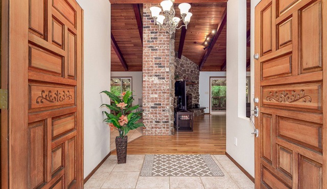 3 Acre Private Oasis Retreat in City! Events Availn