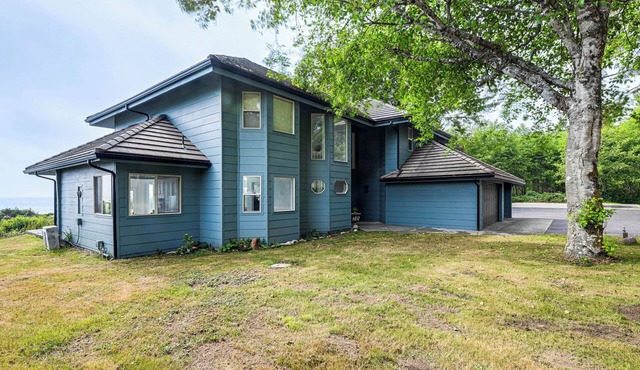 3-Acre Property: Beachfront Home in Smith River!