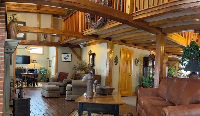 3+ acres, fast wi-fi, garage parking, Koi pond