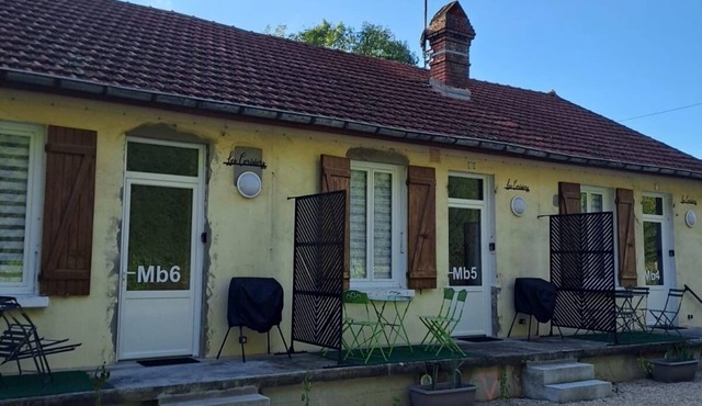 3 adjoining "Pack your bags" apartments +Private parking lot