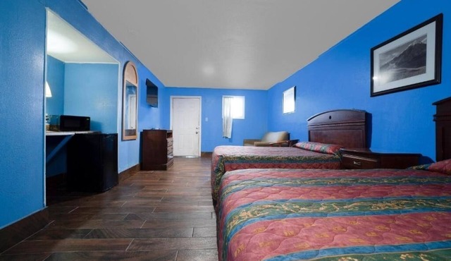 3 Affordable Rooms Near Bob Hall Pier – Great Location for Beach Fun