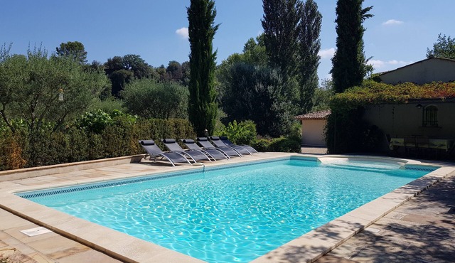 3* air-conditioned villa for 8 with swimming pool in a quiet location 7 minutes' walk from the village