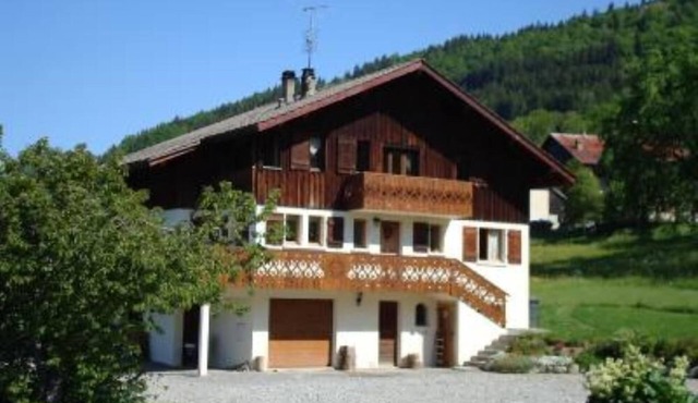 3* APARTMENT, PANORAMIC VIEW OF THE GREEN VALLEY, quiet, mountain decor