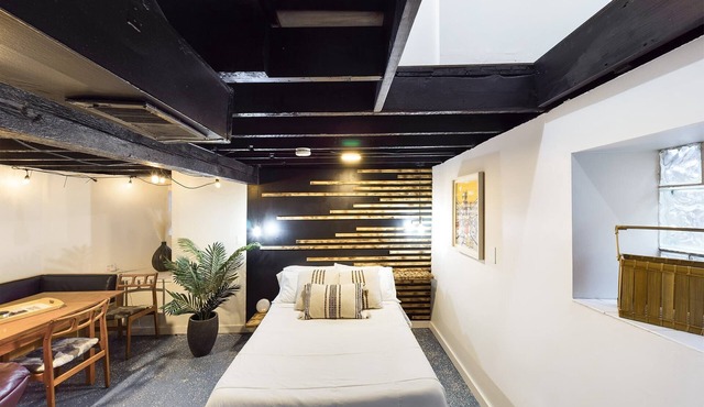 3 Apartments 1 blk to Metra, EZPark, Grill, Safe