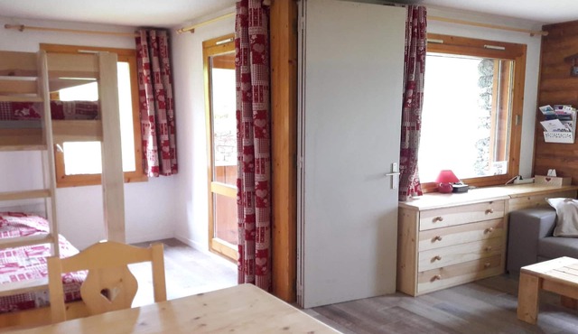 3 * appt, 5 people in the heart of the resort, open to hikers out of season