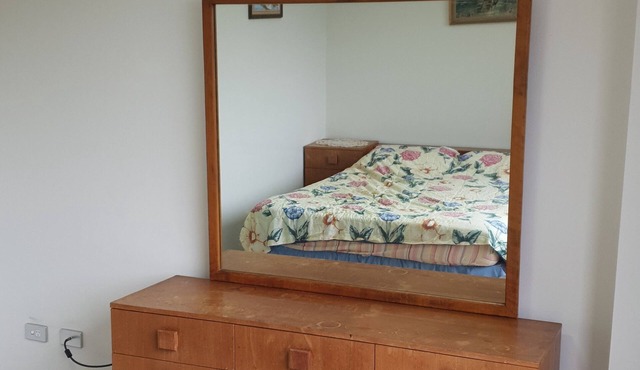 3 b/r unit in Macquarie Gardens with gym, tennis courts, pool, jaccuzi & sauna