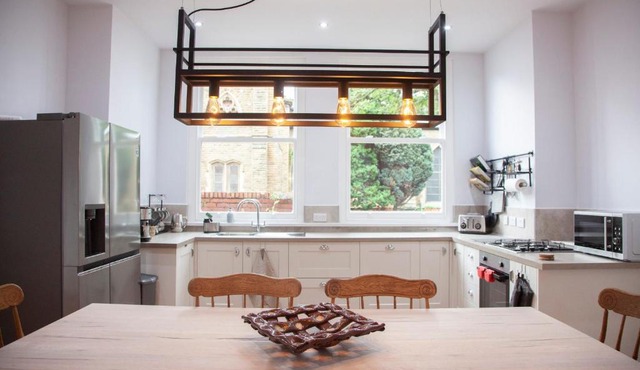 3 Bath Contemporary Victorian Near Manchester Attractions