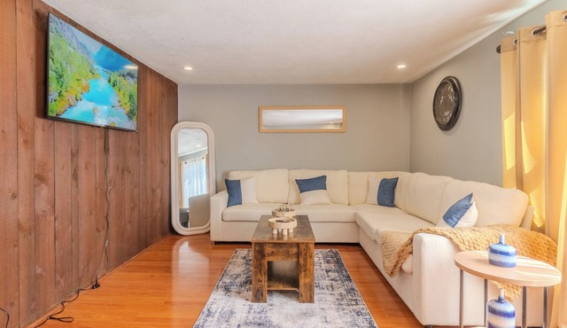 3 Bd/1Bath/Nearby Tufts/Free Parking
