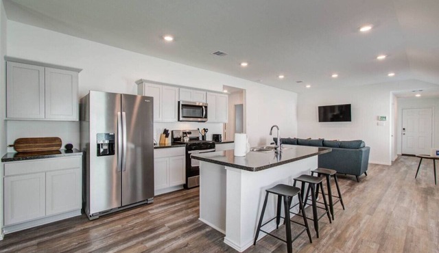 3 Bd/2 Ba Cozy Home 15 Min from IAH!