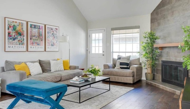 3-BD/2-BA Northern Dallas Retreat | Hot Tub & BBQ